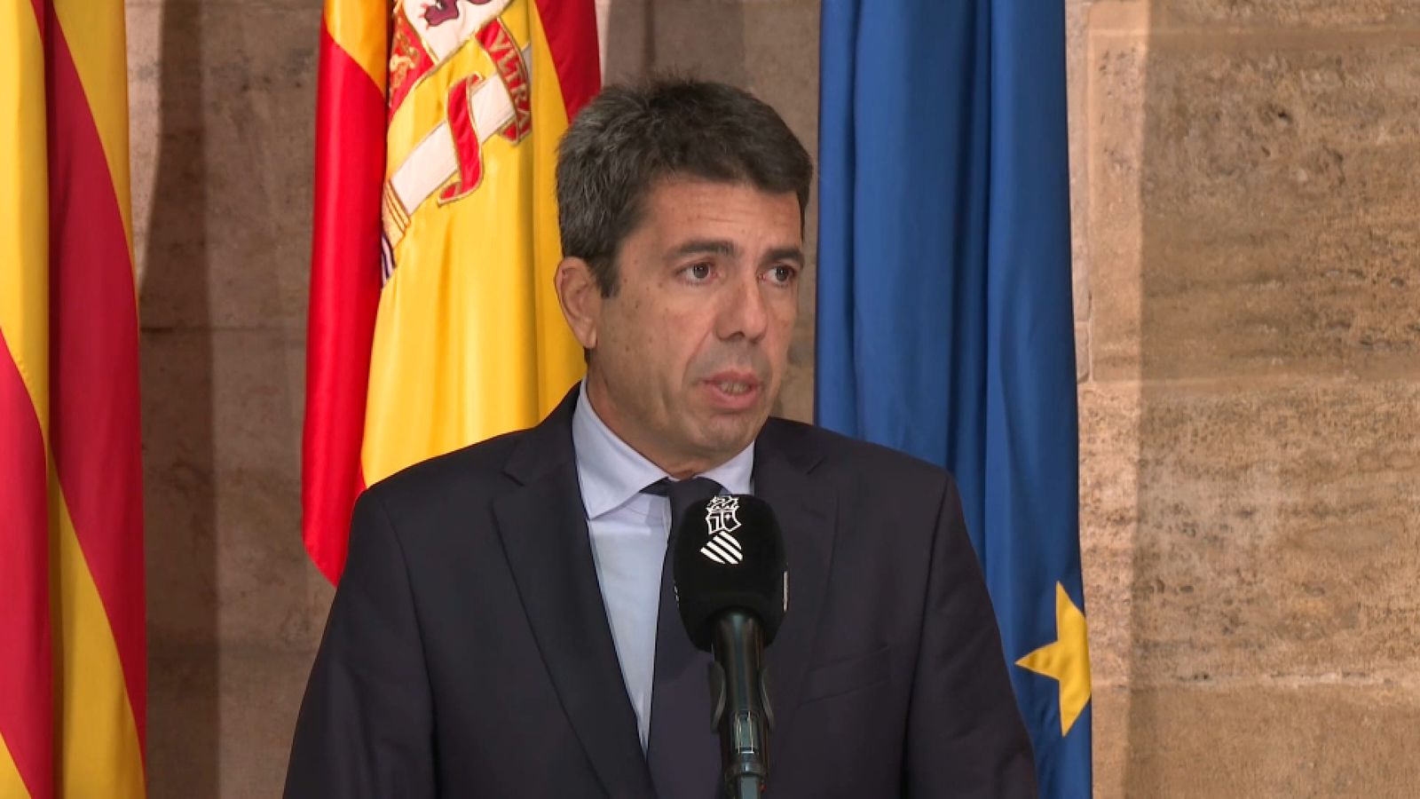 El president Carlos Mazón durant la roda de premsa al palau de la Generalitat