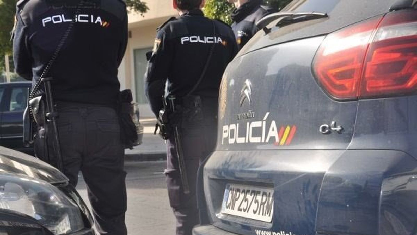 Dos agents de la Policia Nacional en una imatge d'arxiu