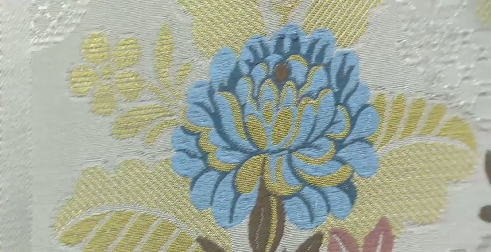 Motiu floral en seda,  teixida al barri de Velluters de València