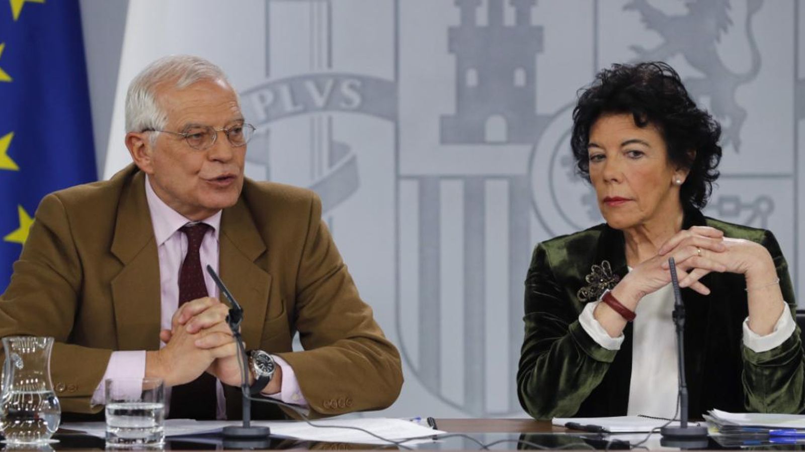 El ministe d'Exteriors, Josep Borrell, i la ministra portaveu Isabel Celaá, durant la compareixença de premsa posterior al consell de ministre