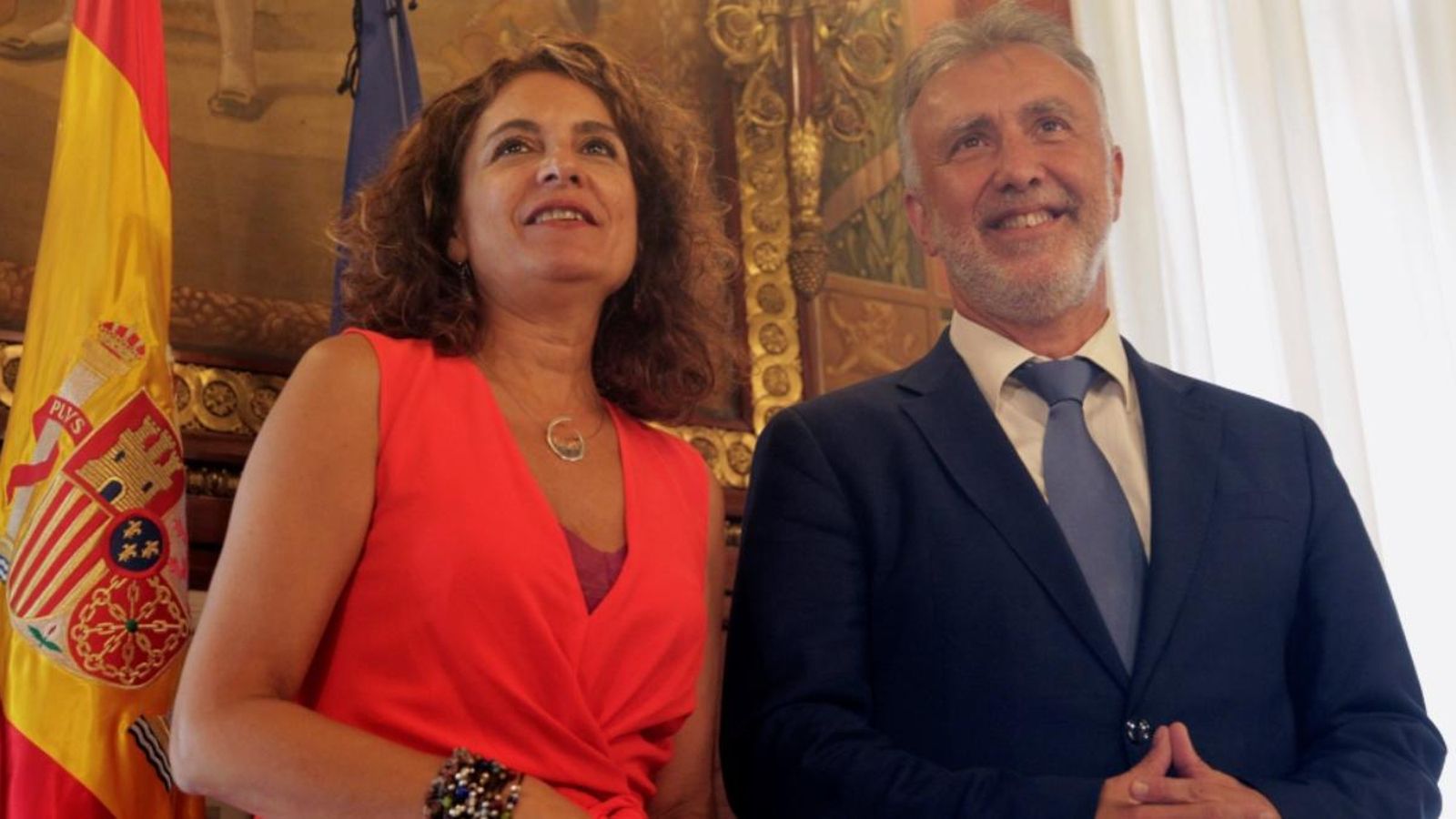 La ministra d'Hisenda, Maria Jesús Montero, i el vicepresident canari i conseller d'Hisenda, Román Rodríguez