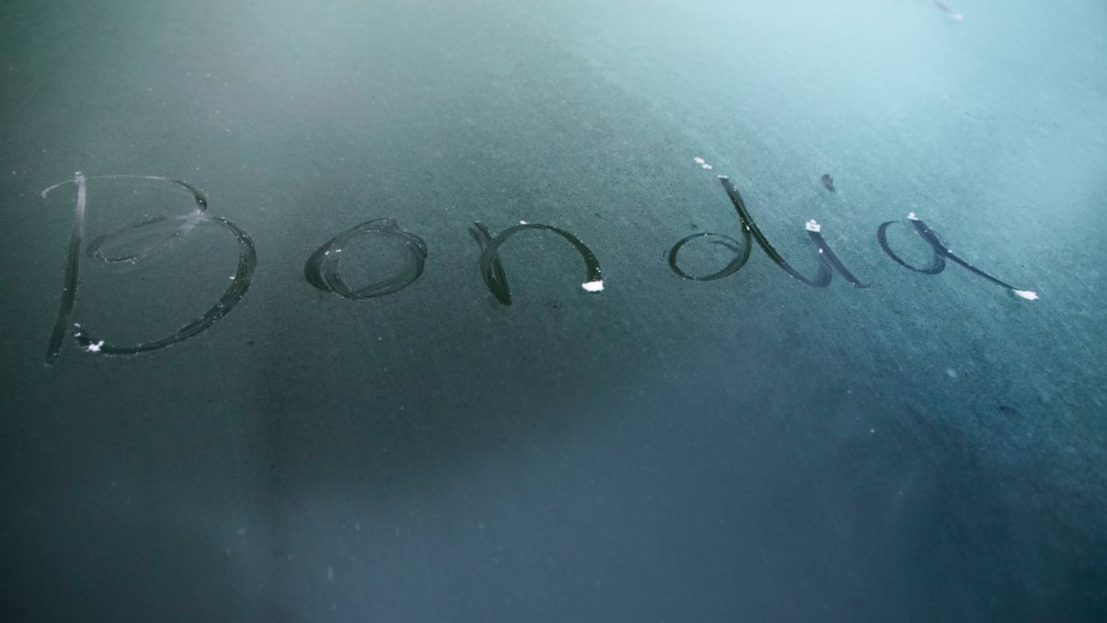 Imatge d'un vidre en què s'aprecia el fred que ha fet a l'Olleria