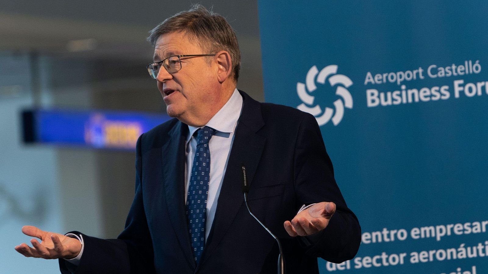 El president de la Generalitat, Ximo Puig, en l'Aeroport de Castelló