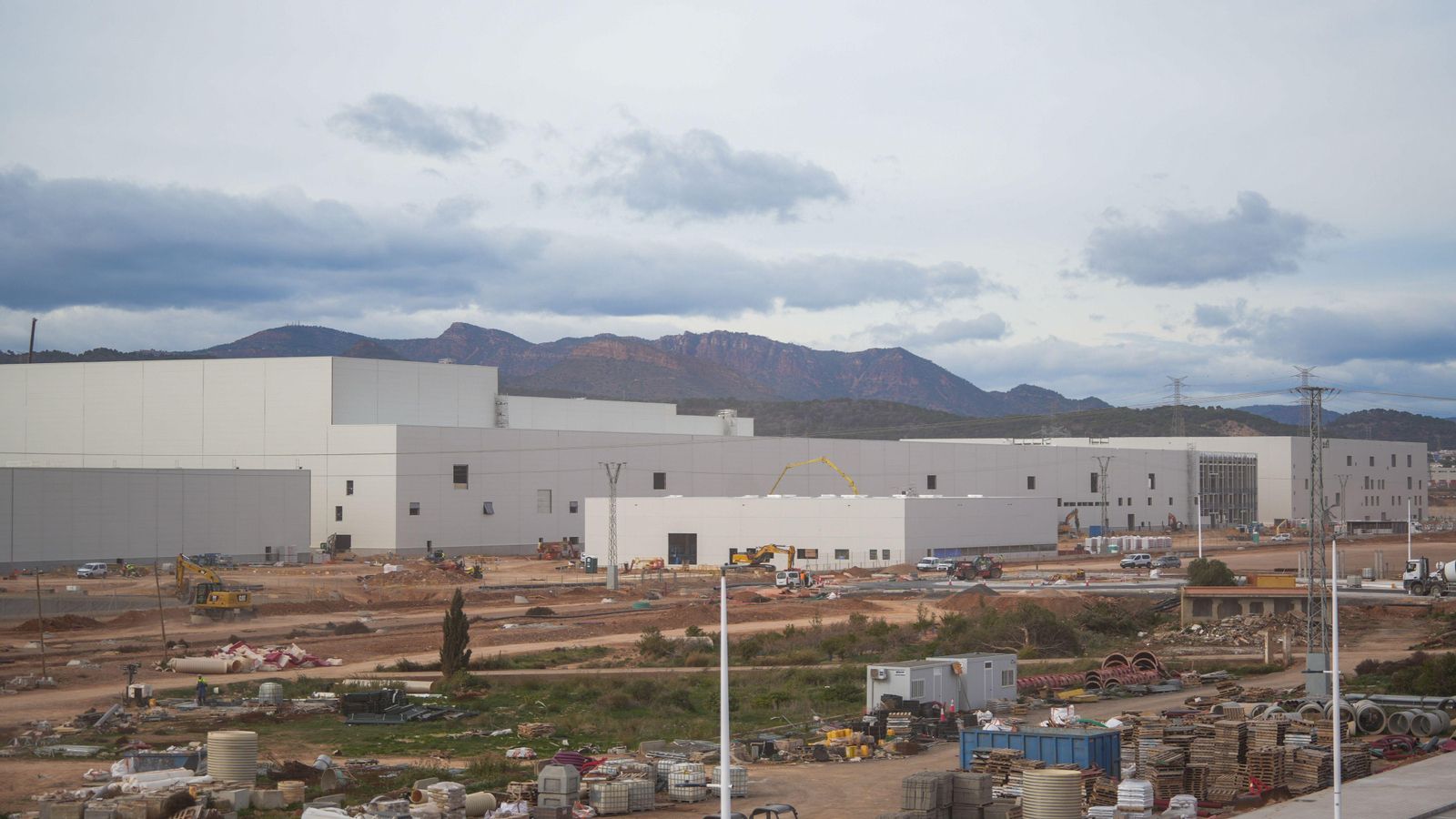 Primers edificis de la gigafactoria de Sagunt