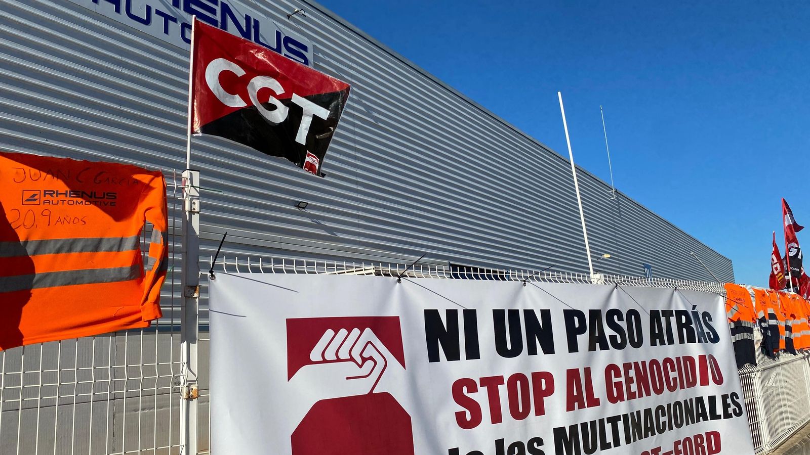 Pancarta de protesta de la GGT en Rhenus Automotive