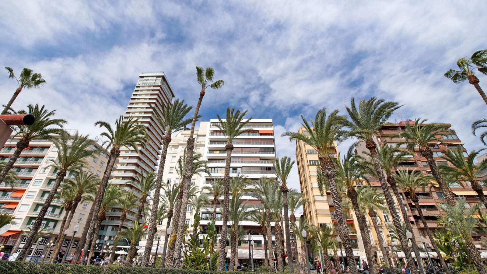 Blocs de vivendes del centre d'Alacant, en la zona de l'Explanada