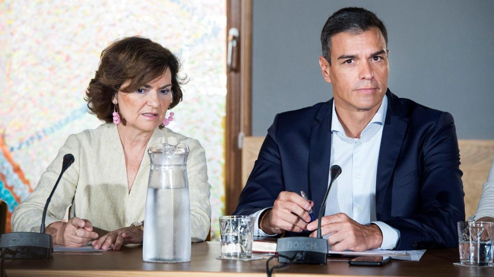 Pedro Sánchez i Carmen Calvo, durant la reunió celebrada aquest dimarts amb col·lectius LGTBI