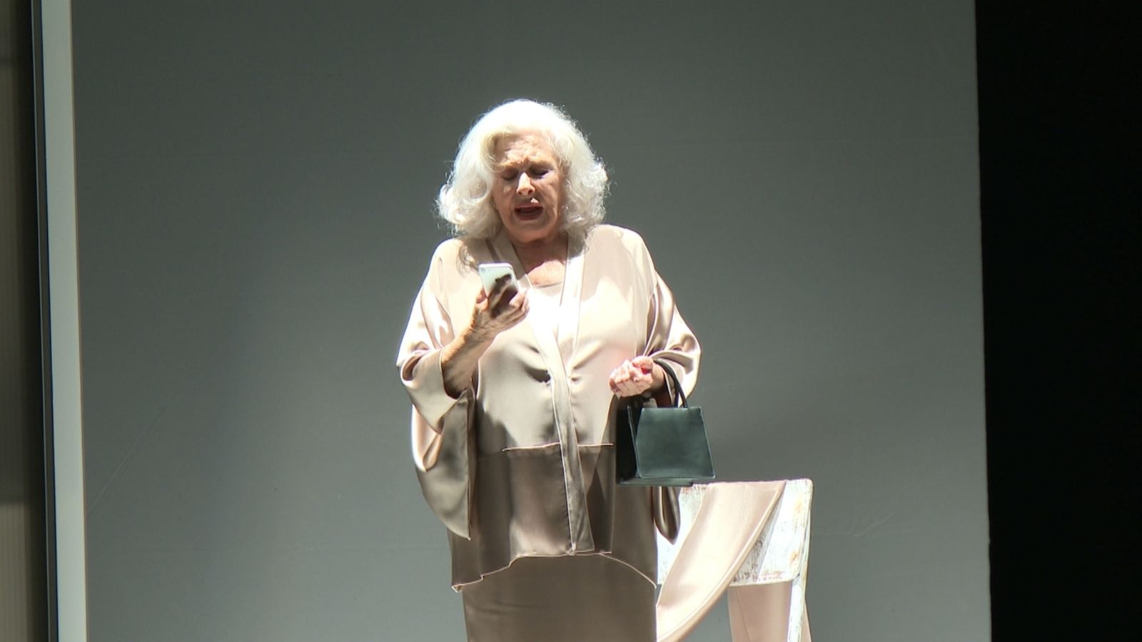 Lola Herrera durant una representació d'‘Adictos’