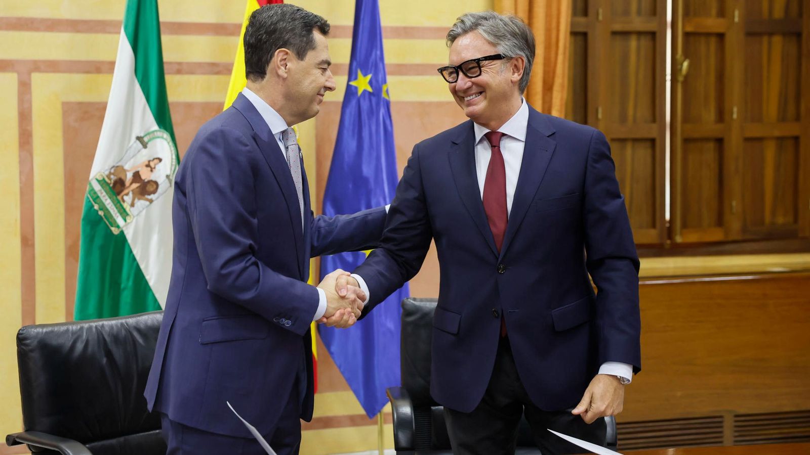 El candidat a la presidència de la Junta d'Andalusia i el líder de vox segellen l'acord