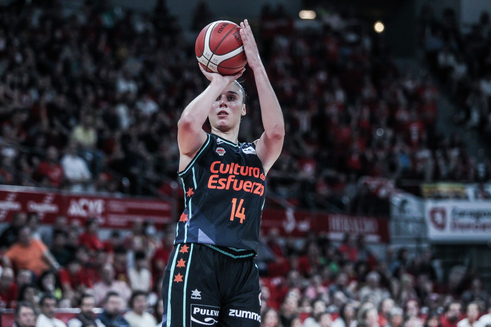 Raquel Carrera, màxima anotadora del València Basket contra el Casademont Saragossa