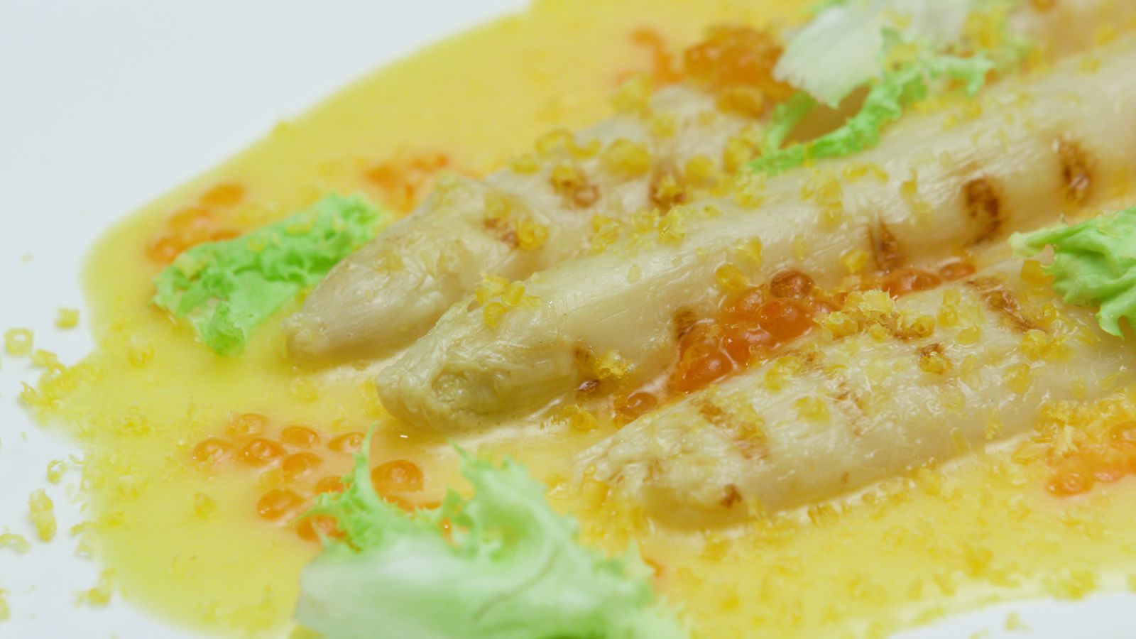 Espàrrecs amb bernesa i rovell curat