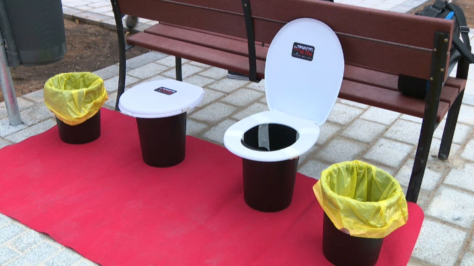 Vila-real alerta sobre els perills de llançar al vàter tovalloles higièniques i altres productes nocius.