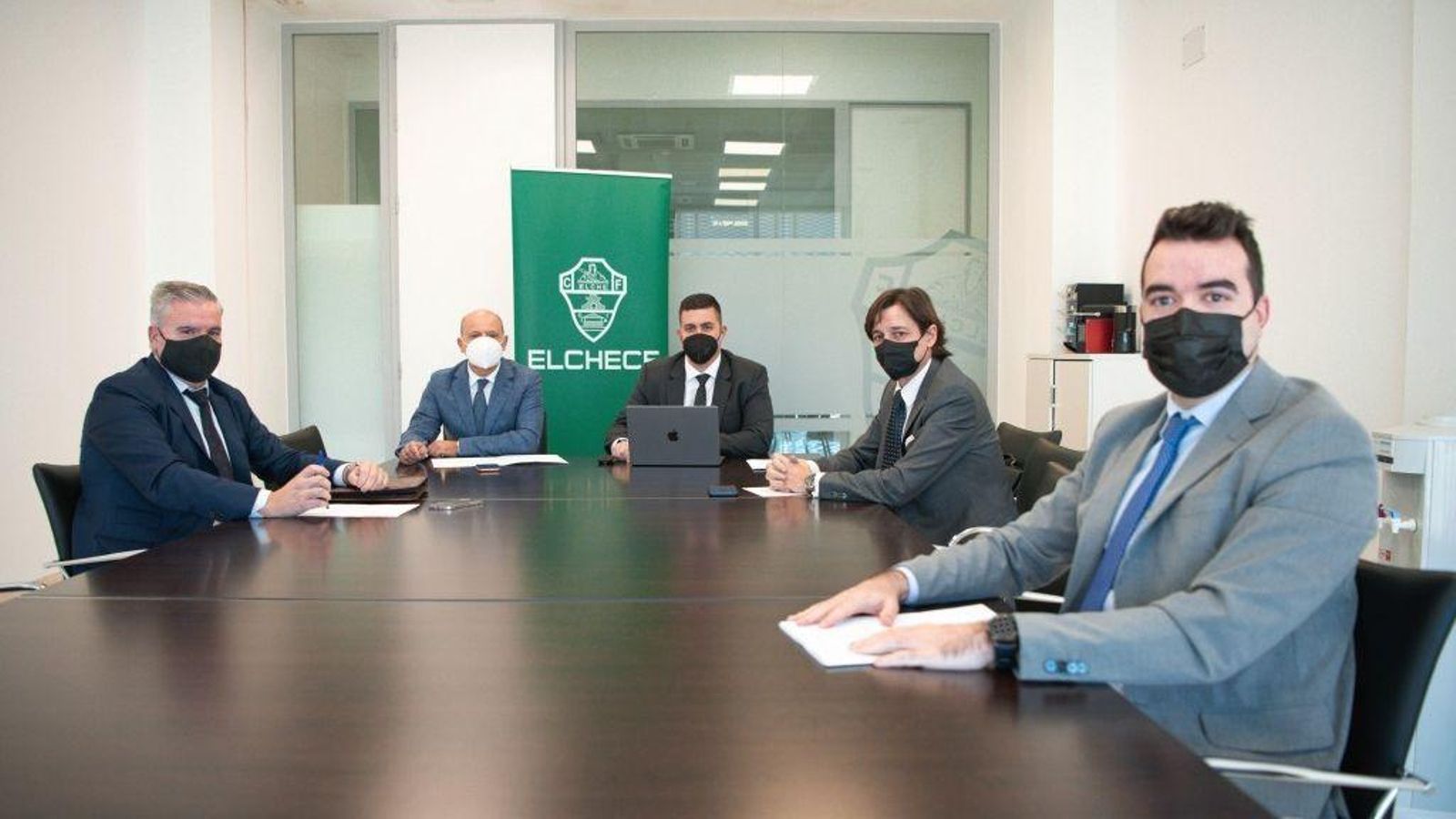 Elas assistents a la junta d'accioniostes