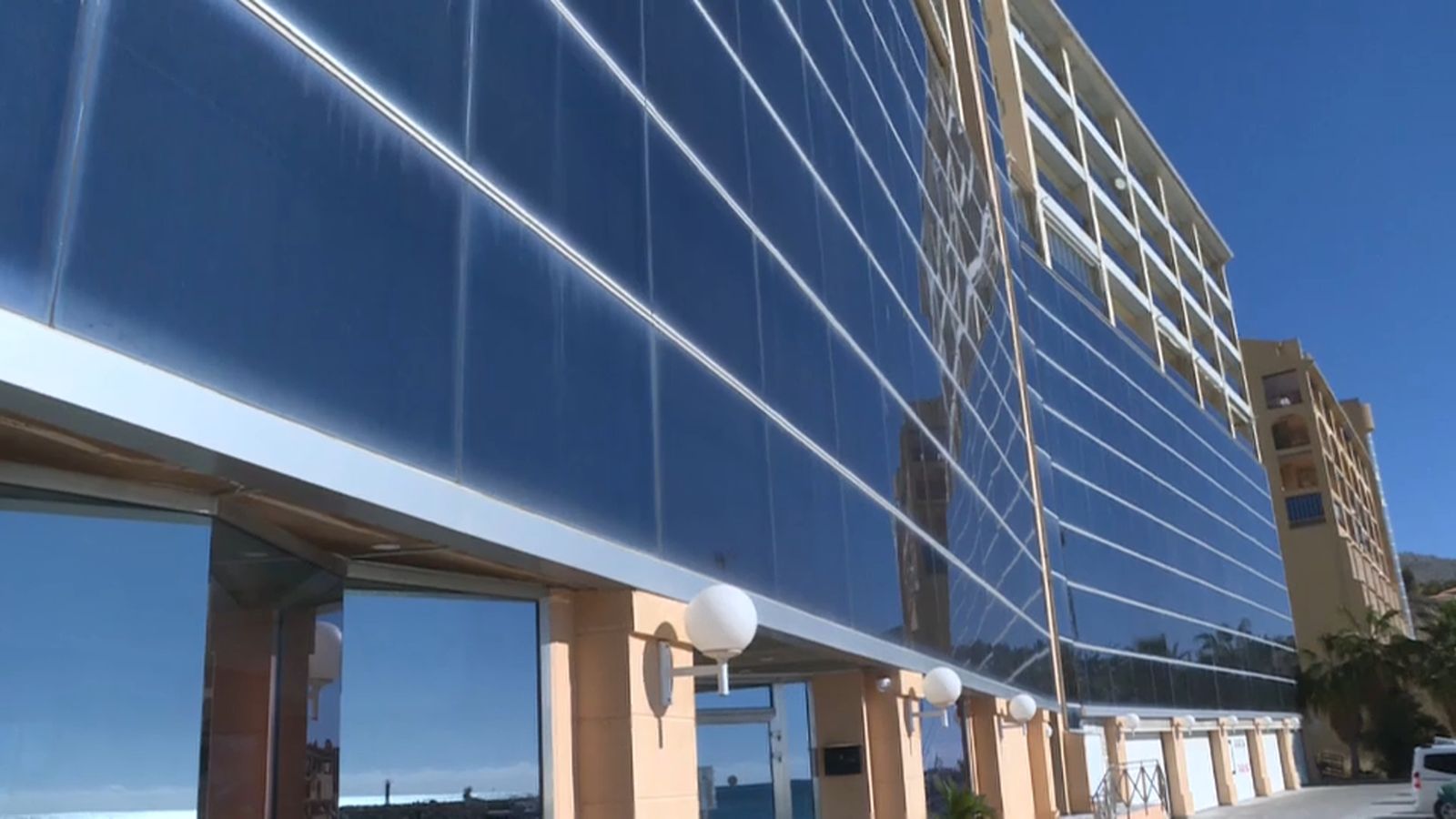 Edifici que alberga els dos àtics de luxe que va adquirir Zaplana a Altea