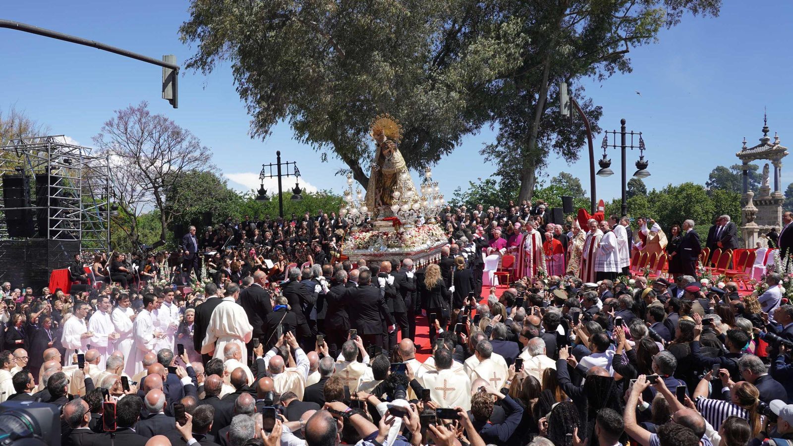 Figura de la Mare de Déu dels Desemparats, aquest dissabte a València