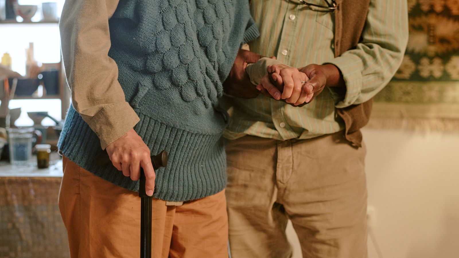 Dos persones ancianes, en una imatge d'arxiu
