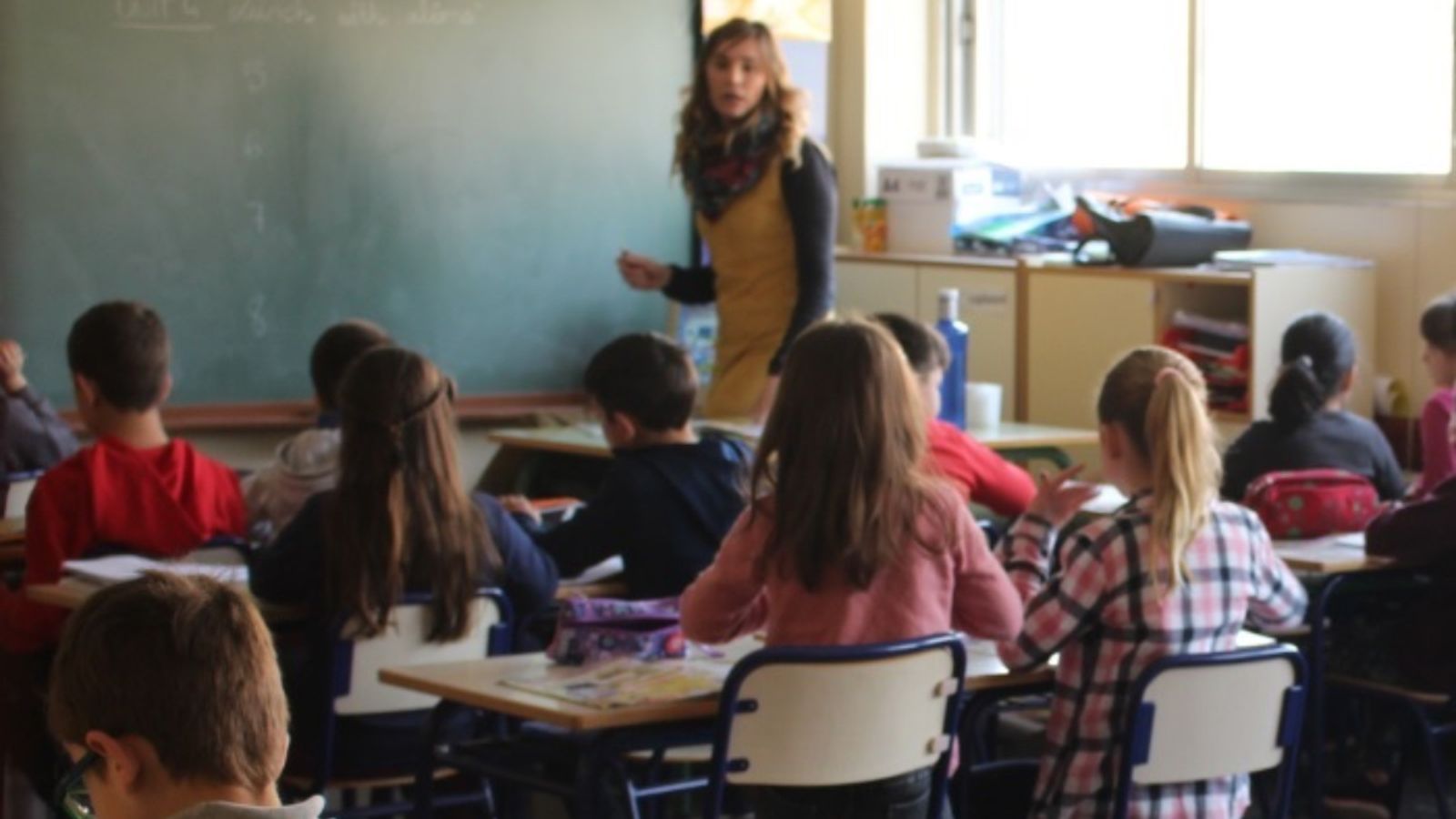 Un aula d'un centre de primària en una imatge d'arxiu