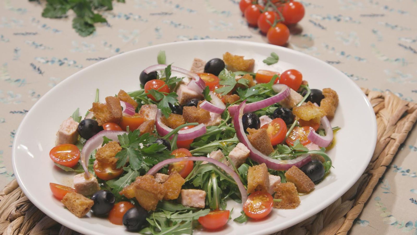 Ensalada de carn, tomaca i olives