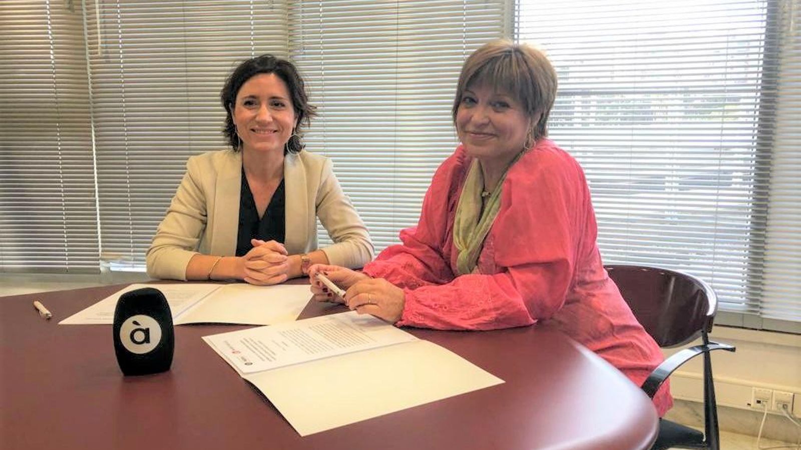 Marco i Martínez, durant la firma del conveni
