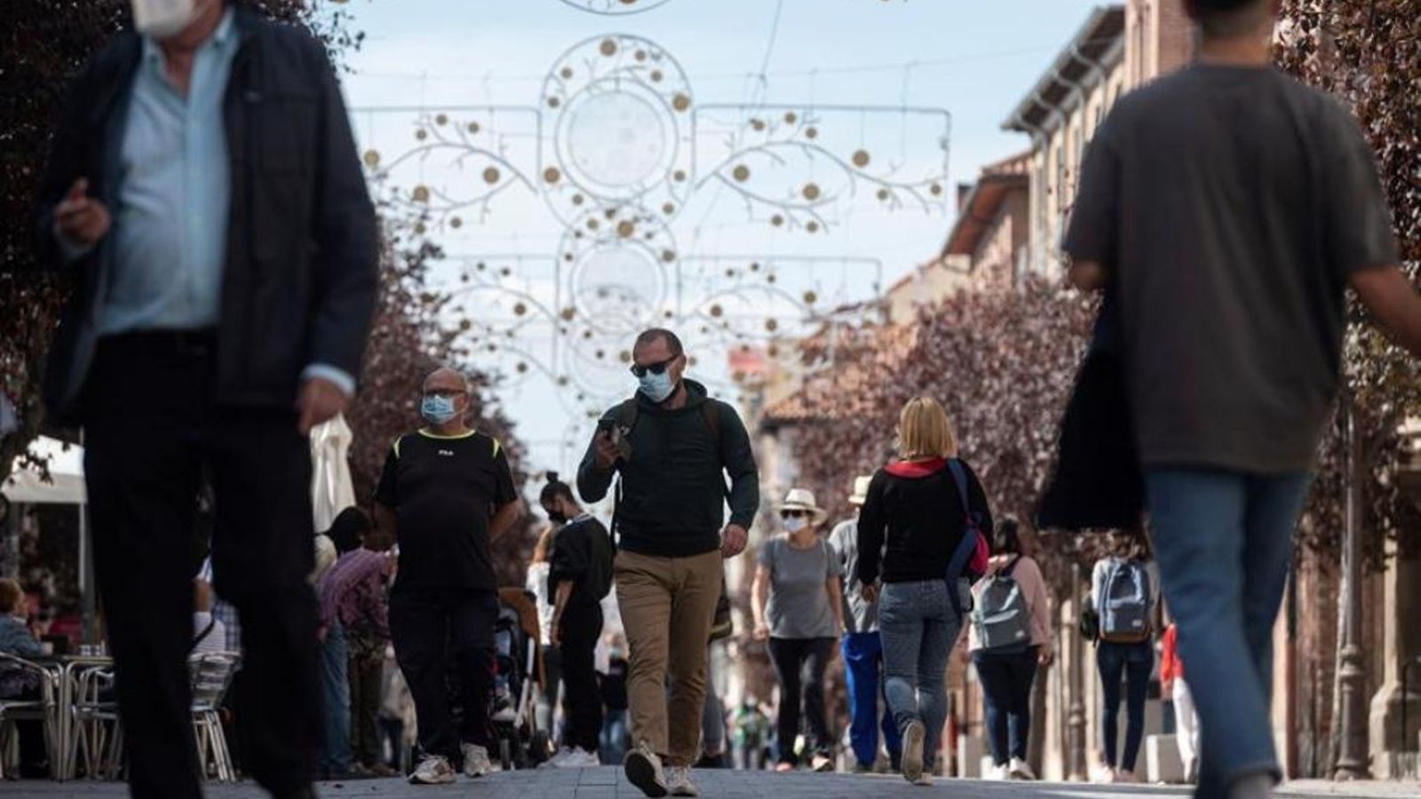Ambient als carrers d'Alcalá de Henares abans que entren en vigor les restriccions