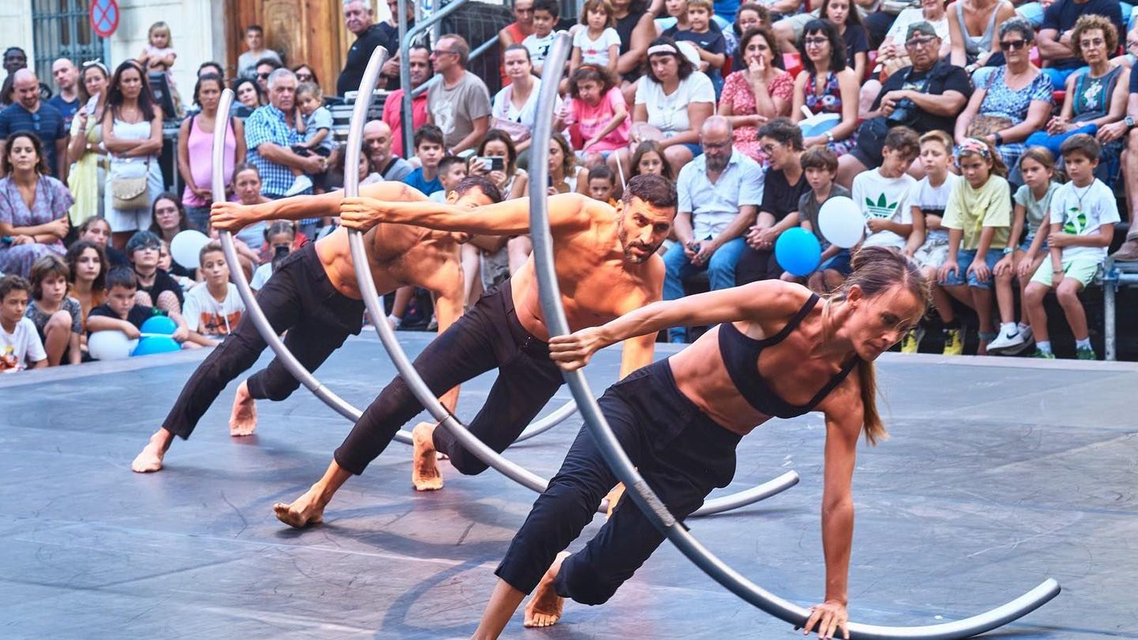 Espectacle Indala de la David Vento Dance Theater a la Plaça Sant Pere de Sueca