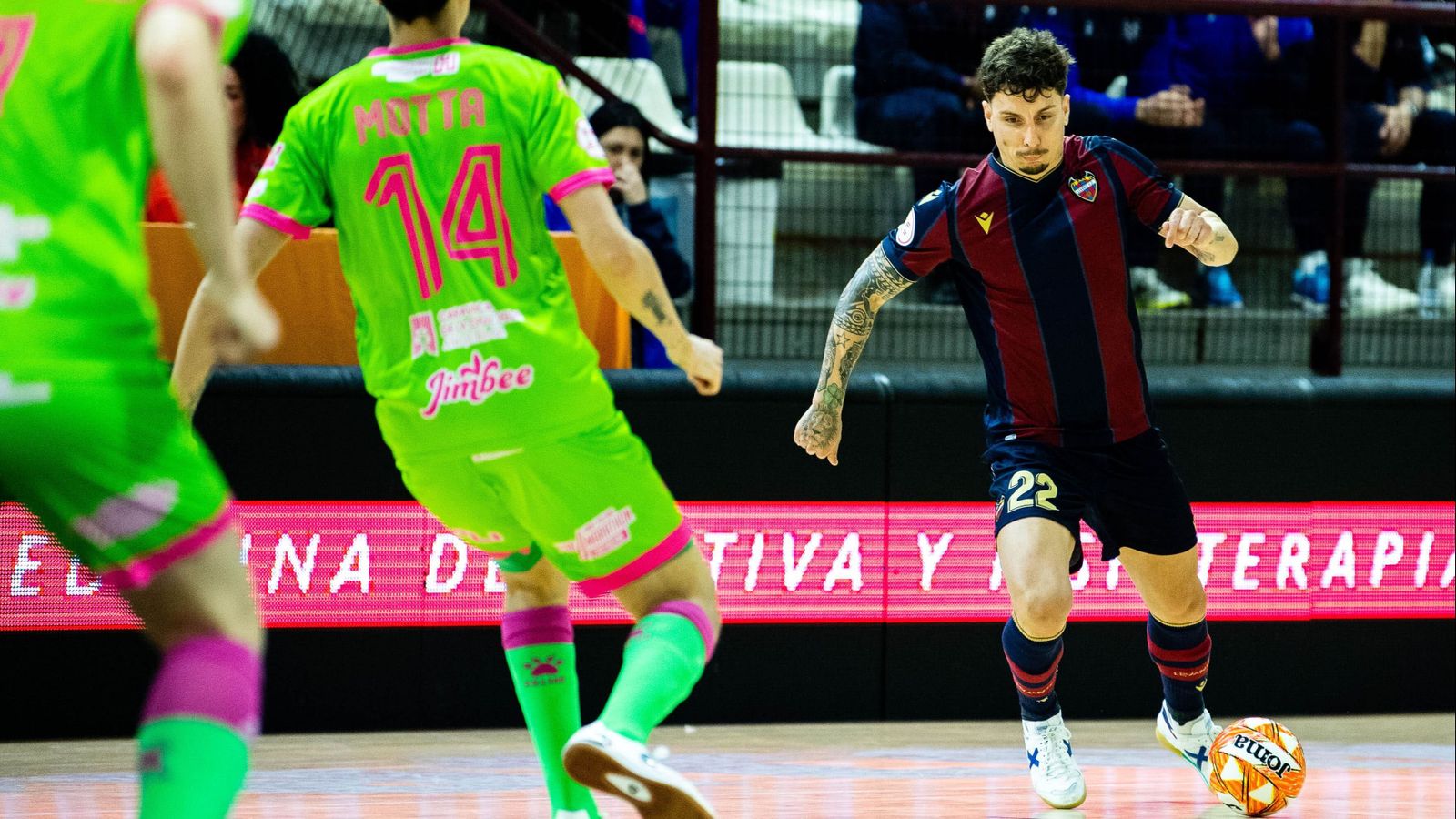 Jamur, en una acció del partit