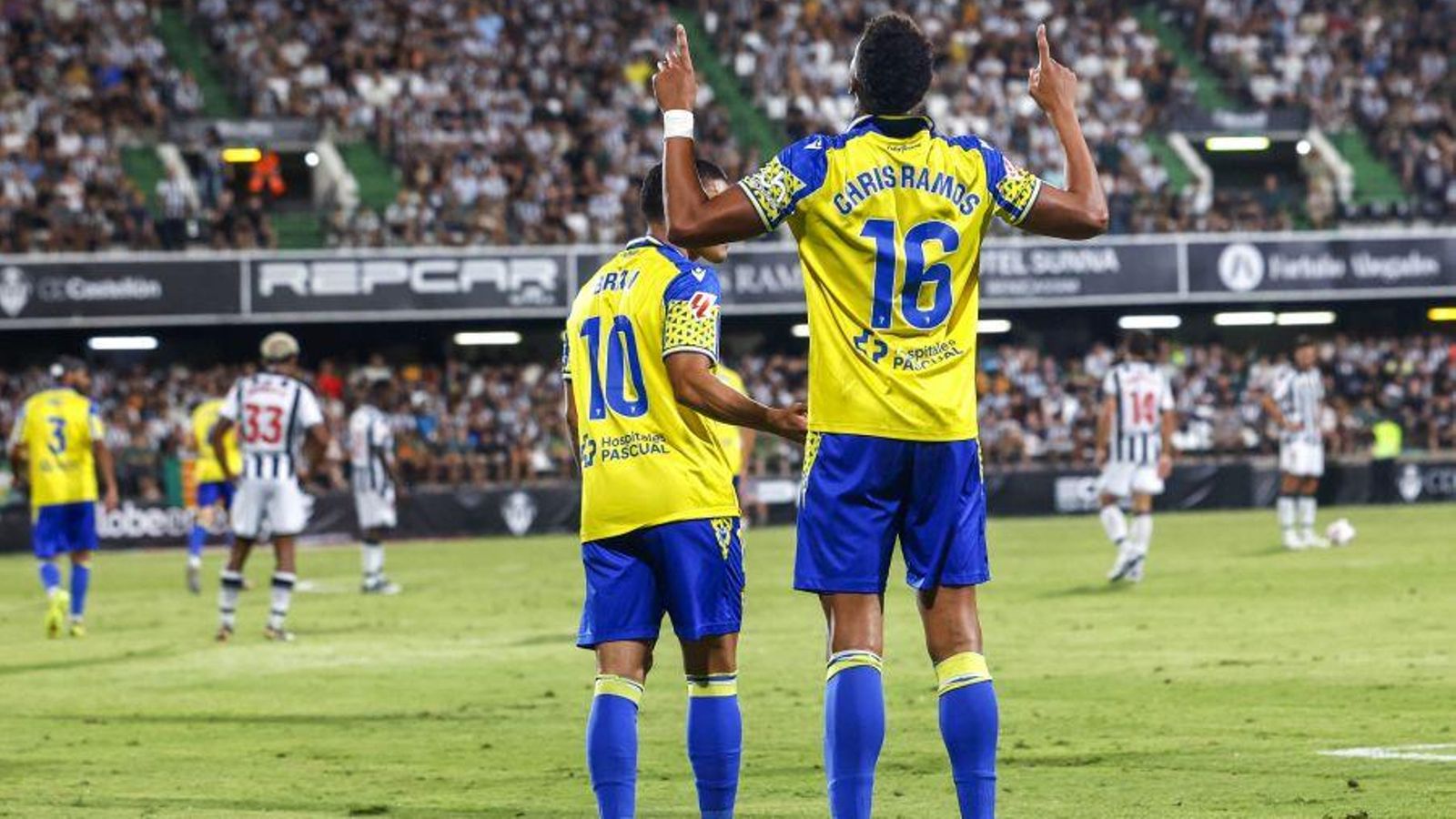 Chris Ramos celebra un gol a Castàlia