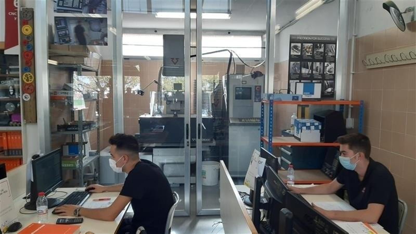 Alumnes de Formació Professional a classe