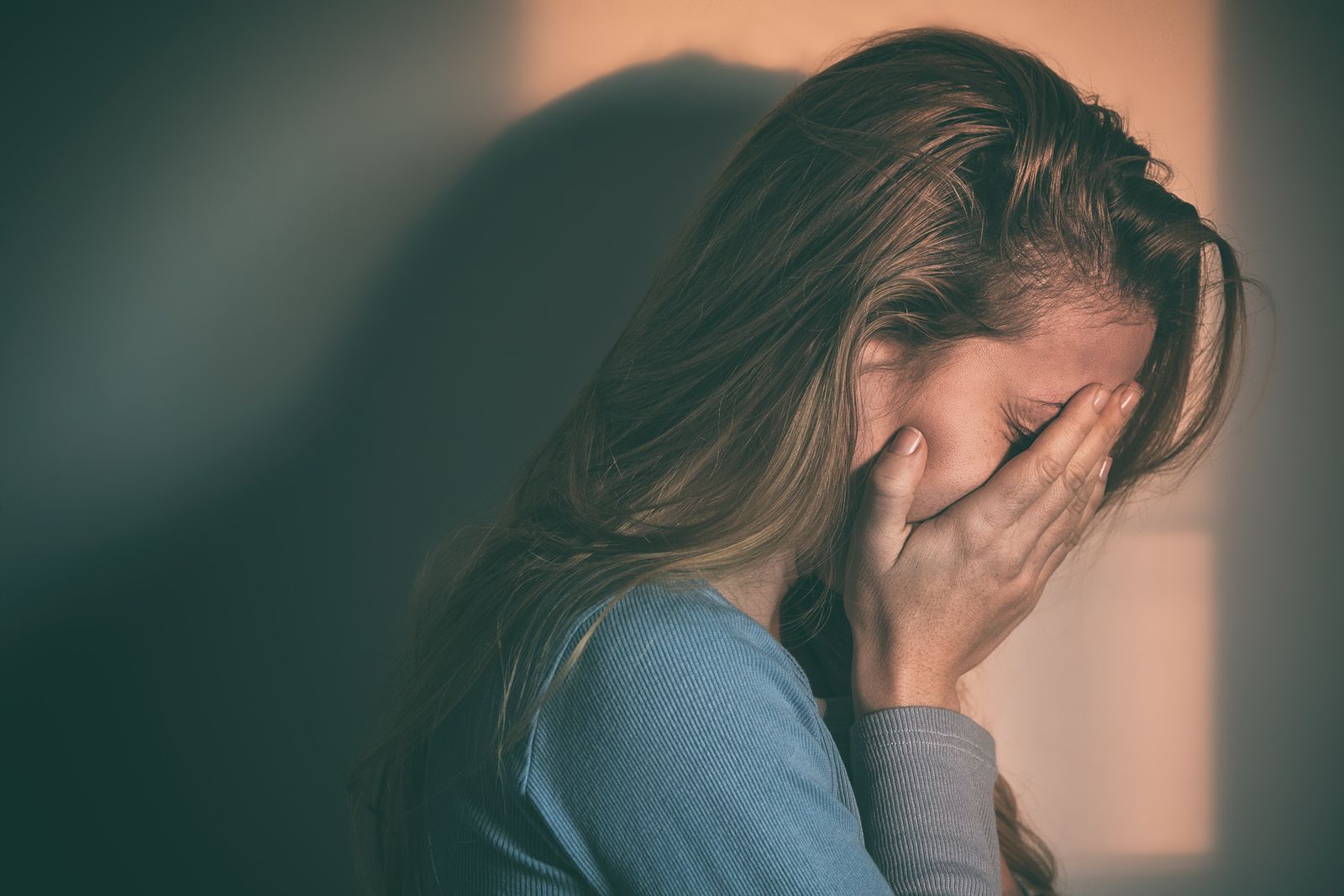 Imatge d'una jove amb problemes de salut mental