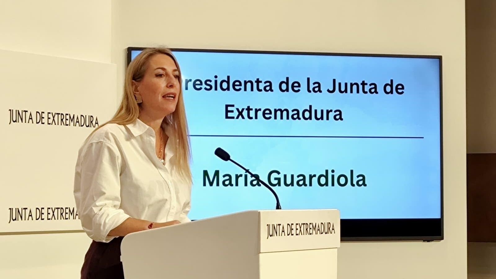 La presidenta de la Junta d'Extremadura, María Guardiola, en roda de premsa este dilluns a Mèrida