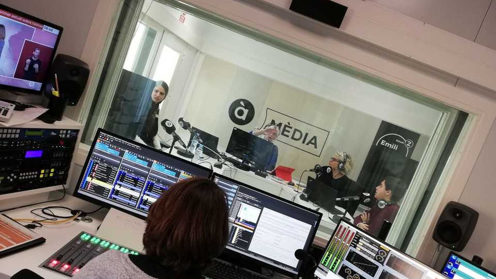 13.02.2019 | NM Entrevista a Àngels Álvarez, professora del CEU, amb motiu del Dia Mundial de la Ràdio