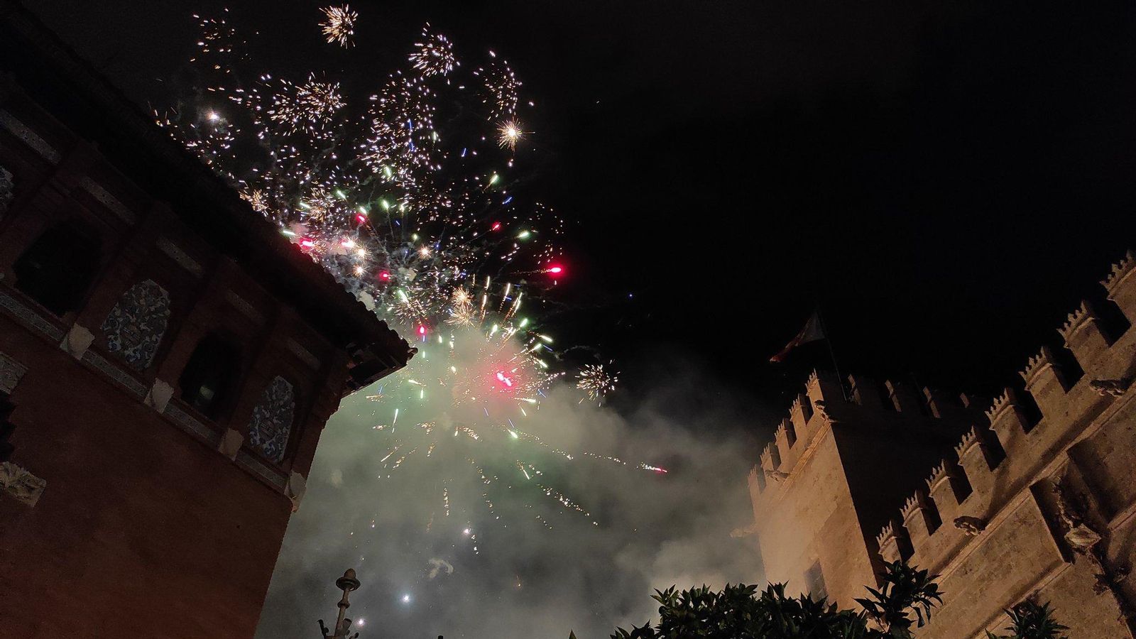 La minimascletà del 22 de juliol al costat de la Llotja La minimascletà del 22 de juliol al costat de la Llotja