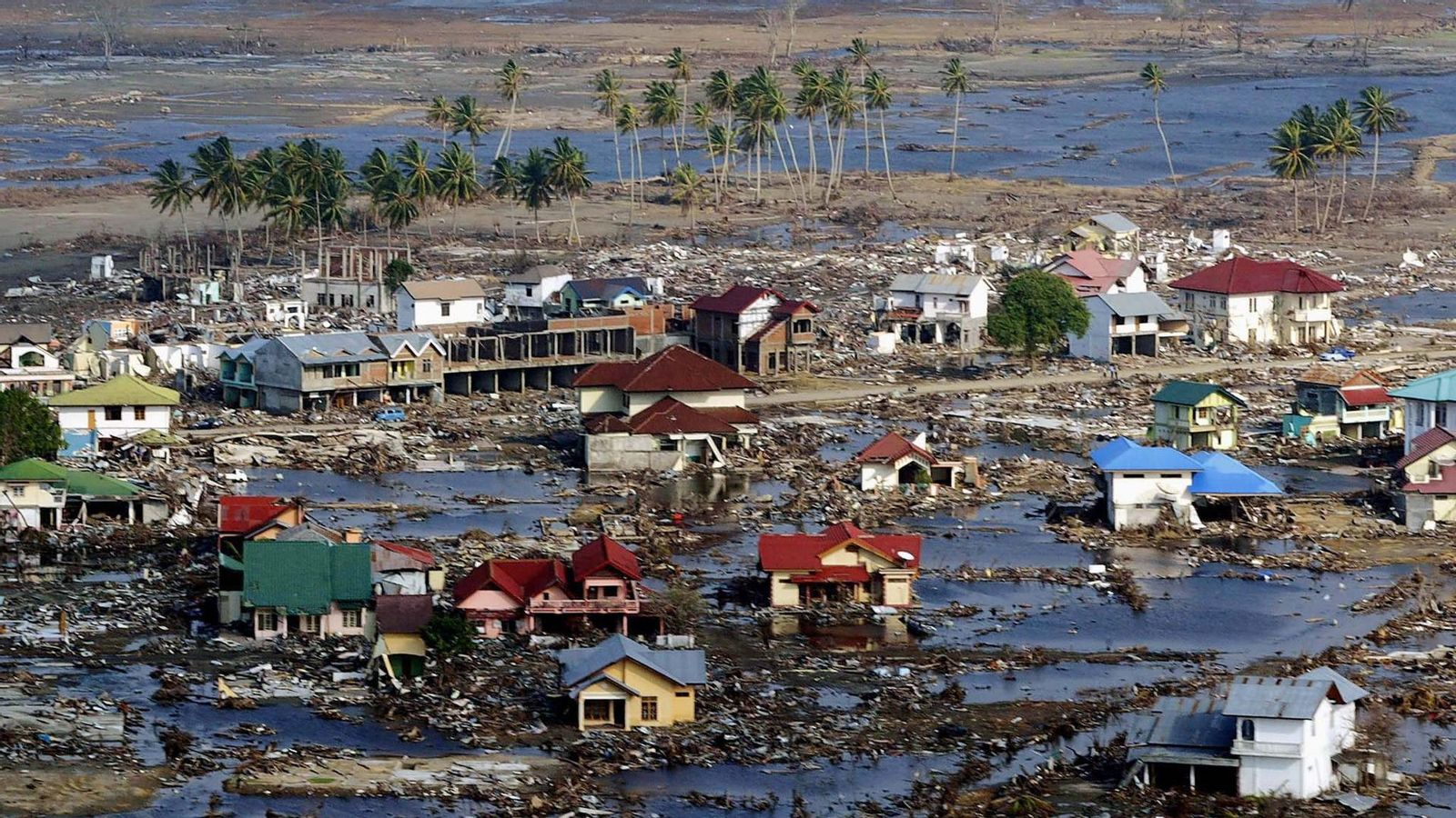 Vista aèria de la ciutat de Banda Aceh fa vint anys, totalment negada