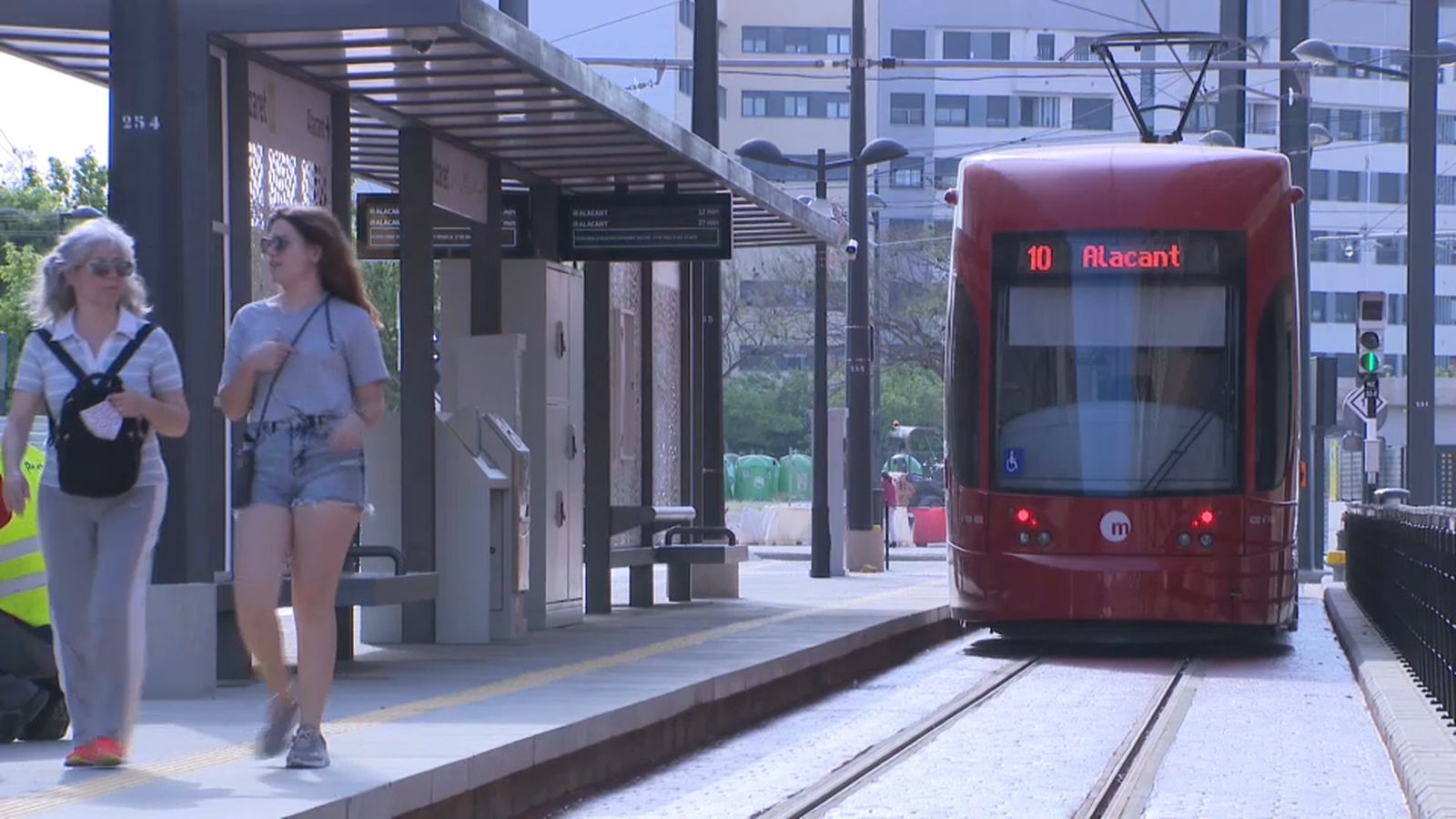 El transport públic d'Alacant, en una imatge