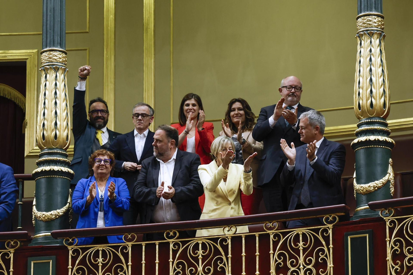 Oriol Junqueras i Carme Forcadell, entre altres polítics catalans, en la tribuna de convidats del Congrés