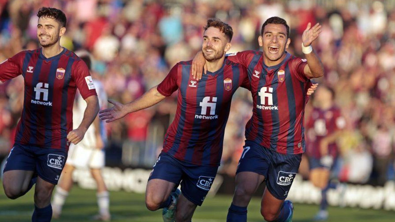 Els jugadors de l'Eldense celebren el doblet de Mario Soberón Els jugadors de l'Eldense celebren el doblet de Mario Soberón