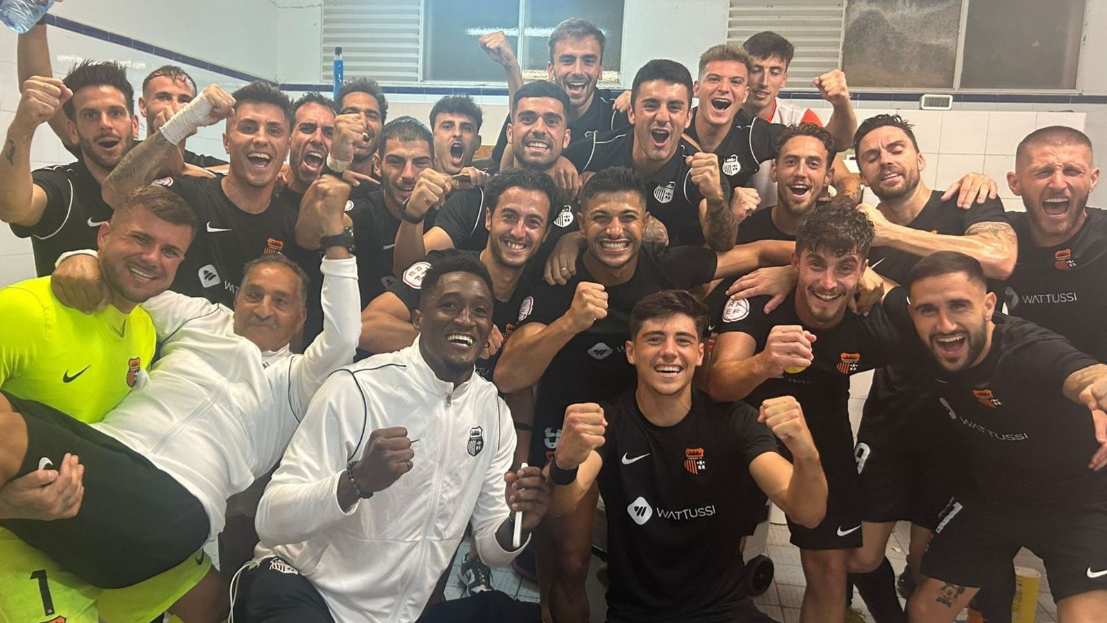 El Torrent celebra la seua victòria a casa de l'Atlètic Saguntí