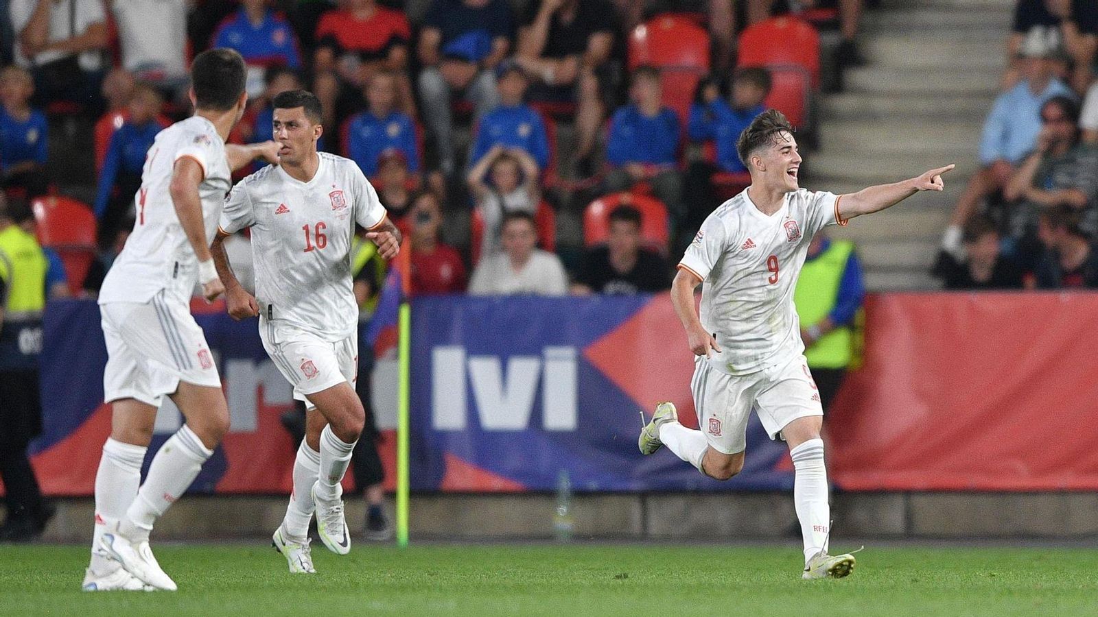 Gavi celebra el gol
