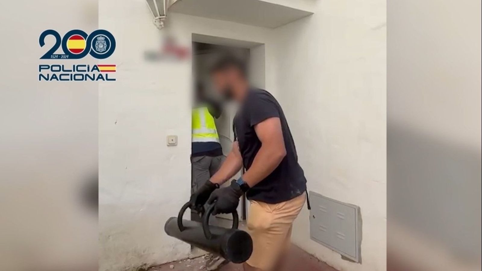 Escorcoll d'un dels habitatges relacionats amb els membres de la banda