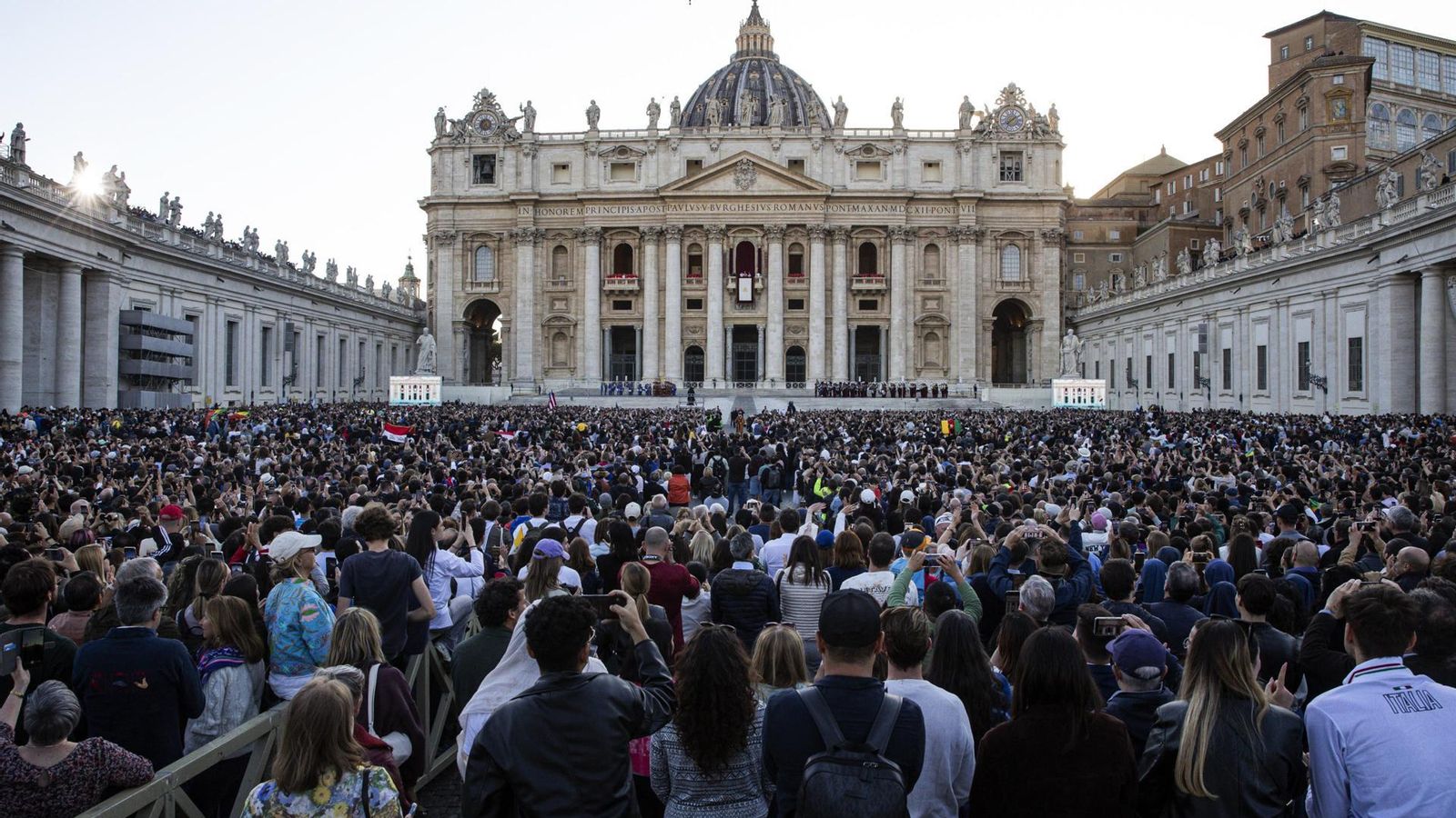 Més de 150.000 persones reben Lleó XIV, el nou papa