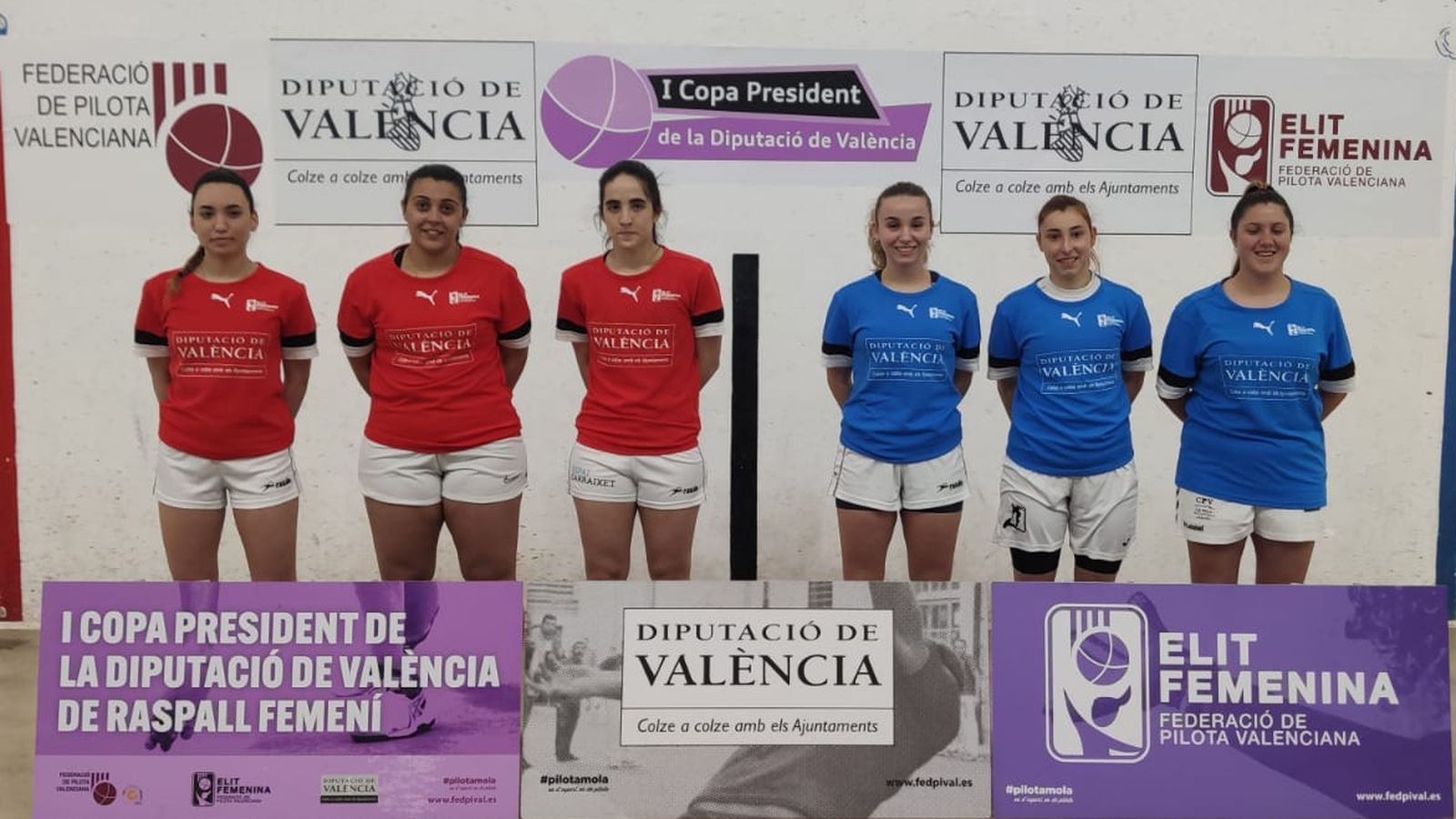 Els dos equips finalistes, abans de la partida al trinquet de Bellreguard