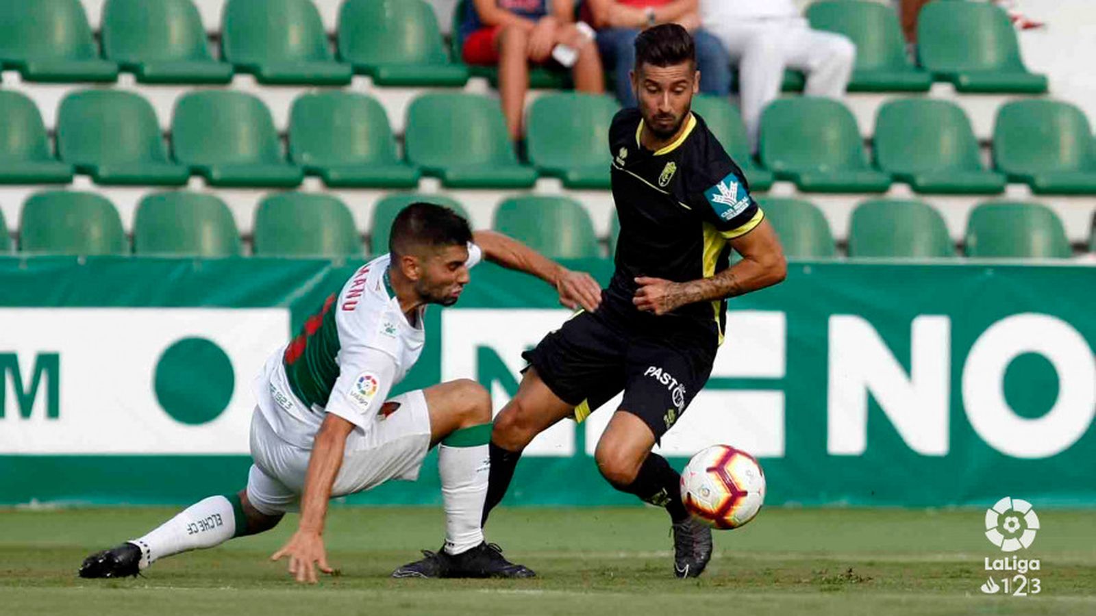 El conjunt franjaverd aconsegueix el primer punt davant el Granada al Martínez Valero