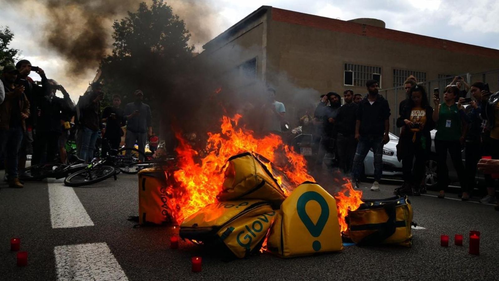La plataforma Riders per Drets convoca protestes davant de la seu de l'empresa