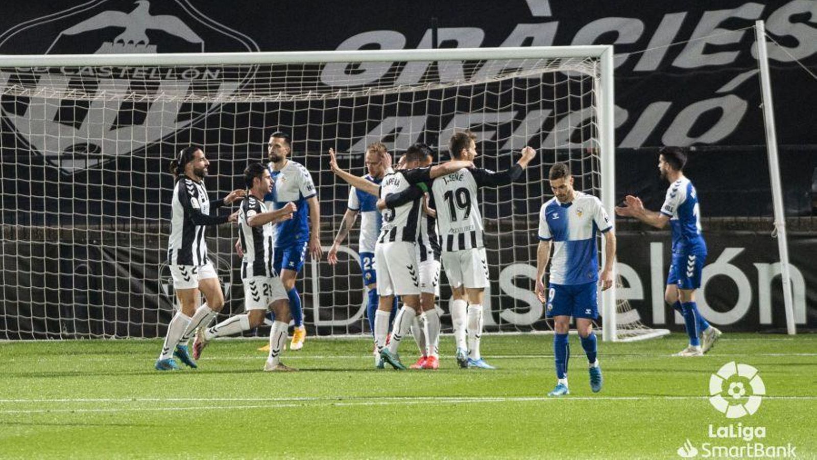 Els jugadors del Castelló celebren un dels gols