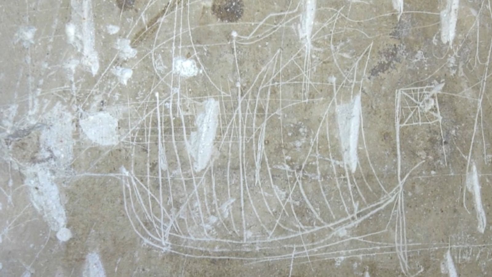 La casa pertany a una empresa d'apartaments turístics que pretén fer ací un hostal conservant els grafits