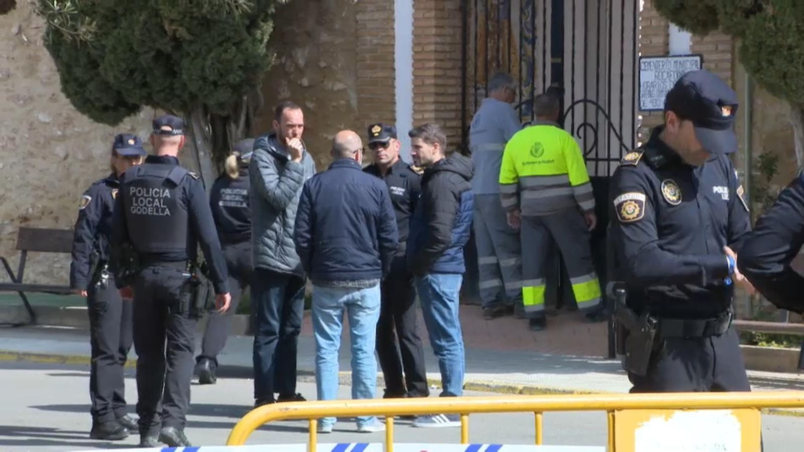 Un cordó policial ha controlat que la família poguera celebrar el sepeli en la més estricta intimitat | ÀP