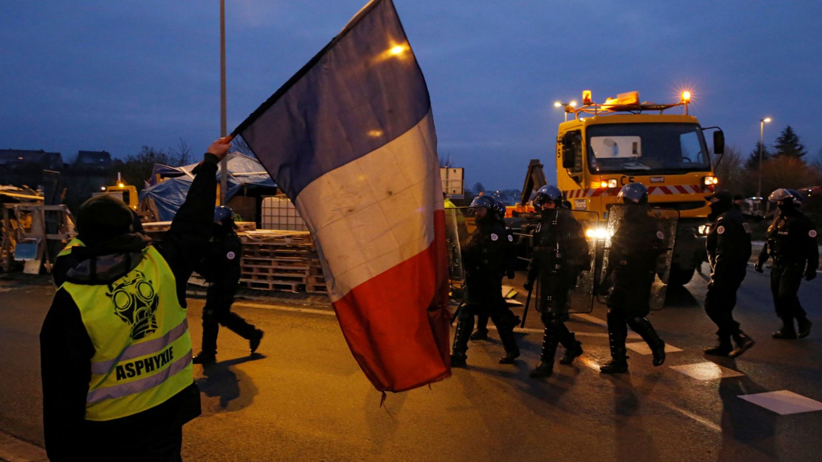 Carreteres tallades per l'acció dels Jupetins Grocs