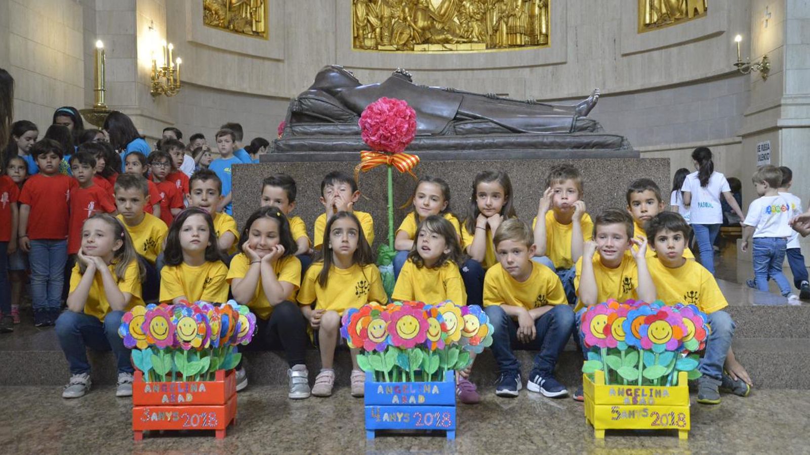 Els escolars de Vila-real han portat flors a sant Pasqual