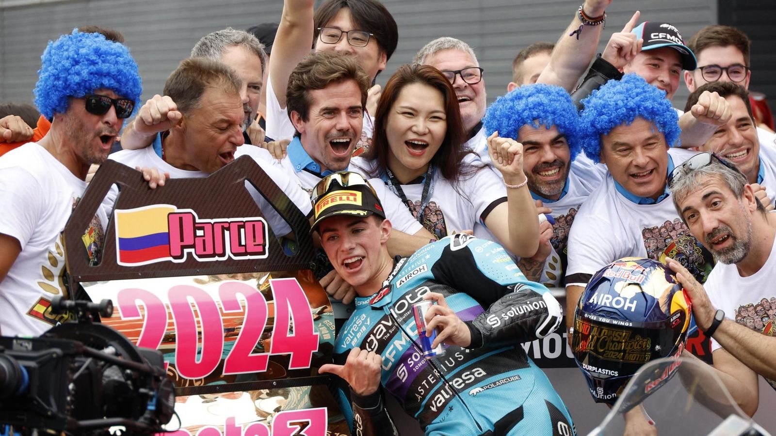 Nico Terol celebra el campionat amb el seu equip