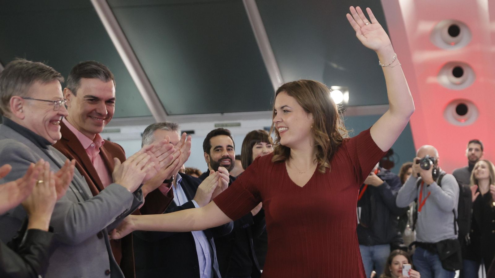 La vicealcaldessa de València i candidata a l'alcaldia, Sandra Gómez, amb el secretari general del PSOE, Pedro Sánchez, i del PSPV-PSOE, Ximo Puig